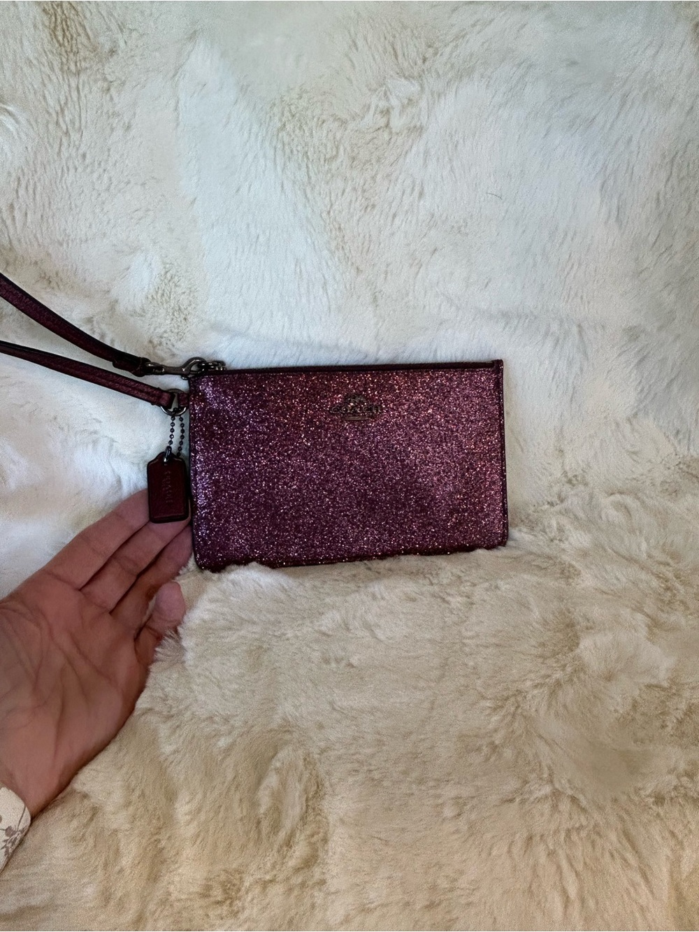 🌺COACH WRISTLET IN SPARKLING PLUM🌺LIKE NEW CONDITION🌺

‼️AUTHENTIC‼️